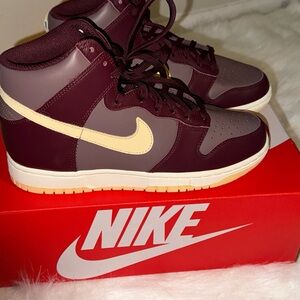***NEW***NIKE DUNK HIGH Women 7.5 PLUM / VANILLA w/ BOX